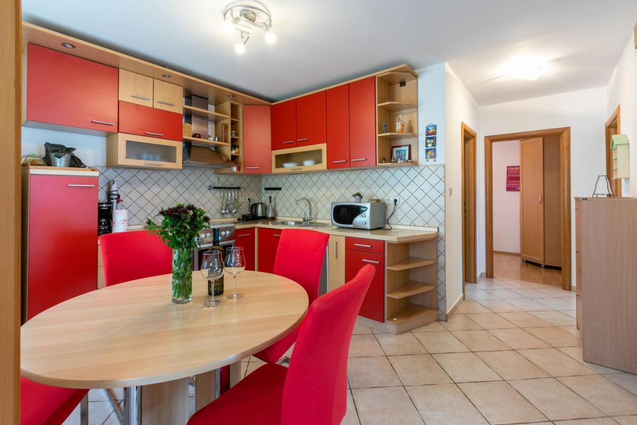 Apartments Kira Криквеница Екстериор снимка
